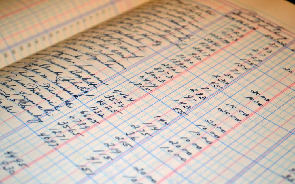 Grand livre comptable tenu &agrave; la main