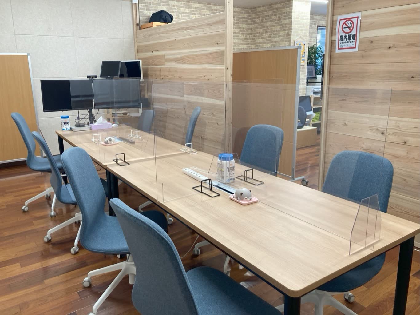 Équipe de direction cadrant une stratégie IA sectorielle pour PME